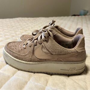 Nike Air Force 1 Sage Low sneakers in the Particle Blush Pink Color